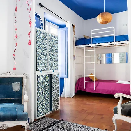 Backpacker Al-katre Bed & Breakfast *