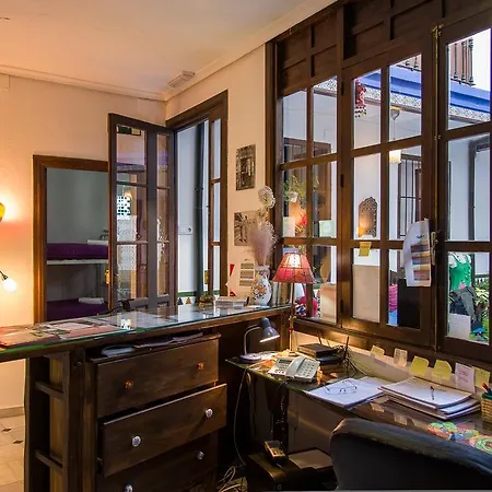 Backpacker Al-katre * قرطبة